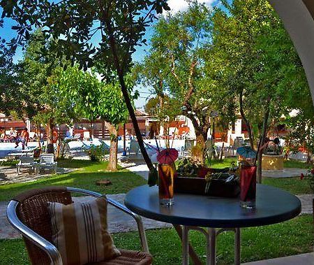 Mediterranee Hotel Planos  Bilik gambar